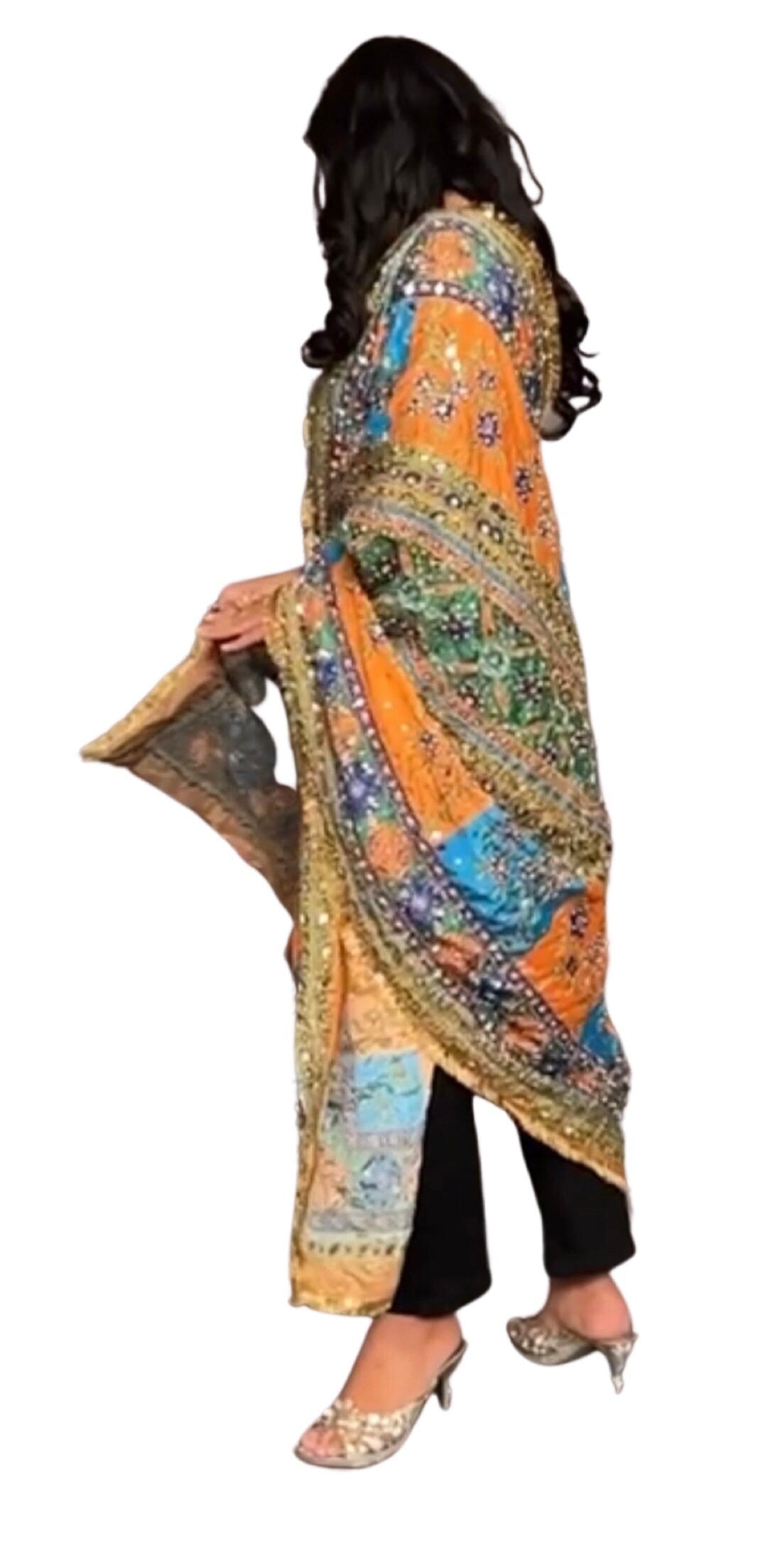 Opulent Grandeur: Majestic Pakistani Wedding Chunri - Big Size with Captivating Mirror Work - Embrace Tradition and Elegance